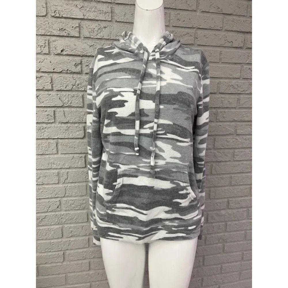 Love Charm Gray Camo Long Sleeve Sweater Size M